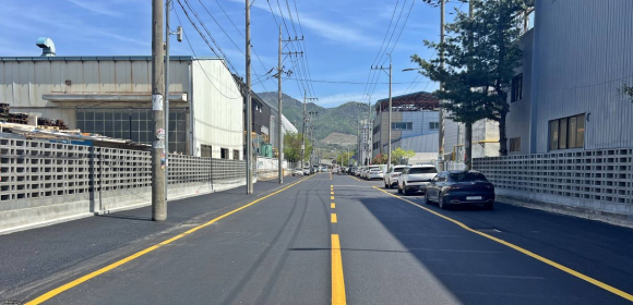 외동일반산단 내 도로 정비가 완료돼 차선 도색과 보행환경이 개선된 모습.