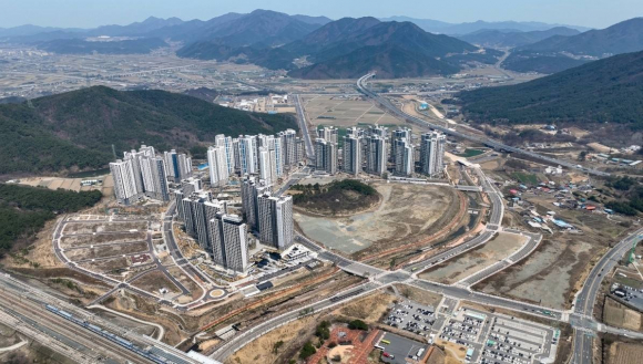 경주시가 올해 말까지 2억 4,800만원을 투입해 신경주역세권 일대 7만 629㎡ 규모 공원·녹지 관리사업을 추진한다.