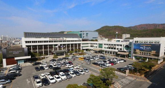 경주시가 청년층의 주거비 부담 완화를 위해 '2026년 청년 주택구입 대출이자 지원사업'을 추진한다.