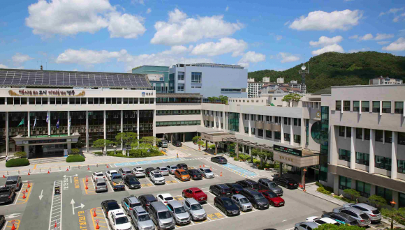 경주시는 민간임대주택 허위광고로 인한 계약금 환급 피해 등을 예방하기 위해 시민들에게 계약 전 모집 절차와 금전 납부 조건을 꼼꼼히 확인할 것을 당부했다.
