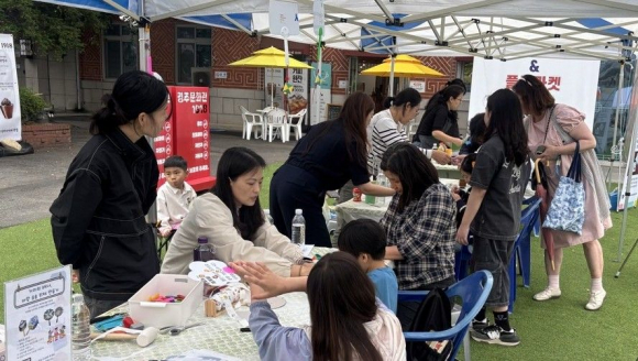 경주시는 23일 경주문화관1918에서 ‘창업 실전 점프업 프로젝트’ 체험부스와 플리마켓을 운영했다.
