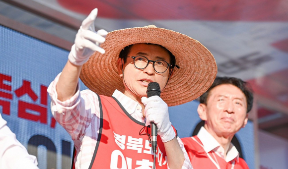 국민의힘 이철우 경북도지사 후보가 31일 경주를 찾아 집중 유세를 펼치며 경북 지역 지지층 결집에 나섰다.