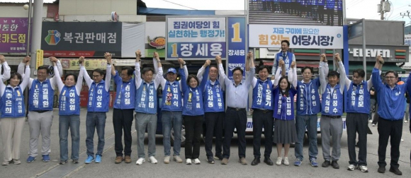더불어민주당 오중기 경북도지사 후보가 '이재명과 함께 경북 대전환'을 기치로 내걸고 경북 전역을 훑는 메머드급 총력 유세 일정에 돌입했다.