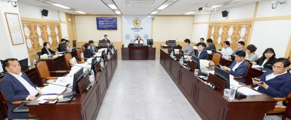 경북도의회 교육위원회(위원장 박채아)는 지난 18일 조례안 3건과 2026년도 제1회 수시분 공유재산관리계획안 및 2026년도 제1회 추가경정 예산안 및 기금운영계획 변경안을 심의했다.