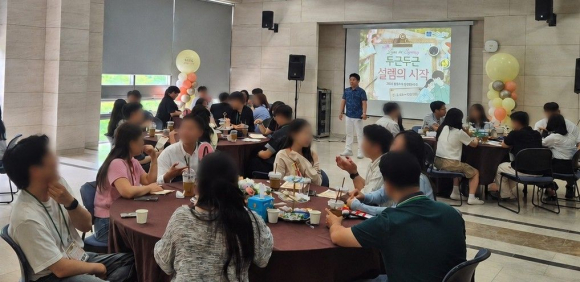 경주시는 20일부터 21일까지 보문드림센터에서 2026년 경주시 만남지원사업 '청춘동아리, 두근두근 설렘의 시작 프로젝트' 1회차 행사를 열고 미혼 청춘 남녀를 대상으로 소통교류 프로그램을 진행했다.