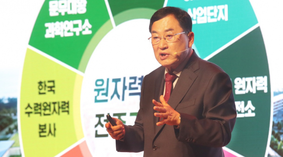 주낙영 경주시장이 1일 서라벌문화회관에서 열린 민선 9기 취임식에서 취임사를 통해 시정 운영 방향과 미래 비전을 발표하고 있다.