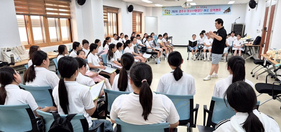 경주시 청소년합창단 단원들이 7월 29일부터 31일까지 화랑마을에서 열린 여름 음악캠프에 참가해 음악적 역량과 팀워크를 높였다.