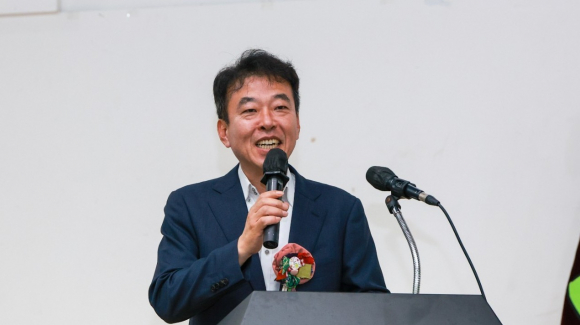 지난 28일 경주 교원드림센터에서 열린 ‘제9회 숲학교 국제심포지엄’에서 최혁준 경주시 부시장이 환영사를 하고 있다.