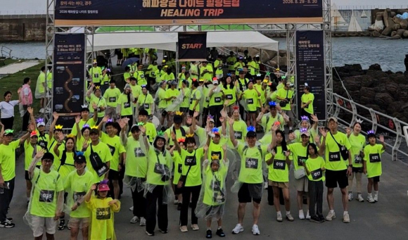 (재)경주스마트미디어센터는 경주시와 협력해 지난 29일과 30일 양일간 양남면 주상절리 파도소리길 일원에서 ‘2026 해파랑길 나이트 힐링트립’을 성황리에 개최했다.