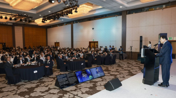 주낙영 경주시장이 9일 ‘2026 경주 글로벌 CEO 서밋’에서 참석자들에게 환영사를 하고 있다.