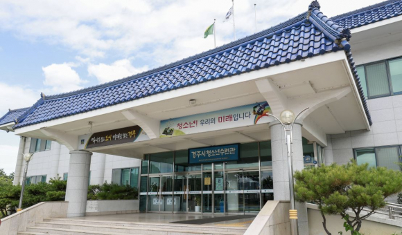 경주시가 오는 11월부터 환경개선공사에 들어가는 경주시청소년수련관 전경.