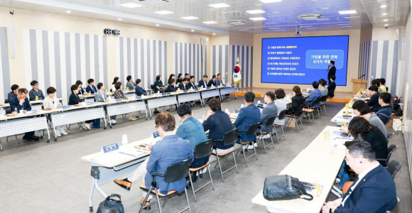 16일 경주시청 대회의실에서 경북+22 경제원팀 전략회의 경주 DAY가 열리고 있다.