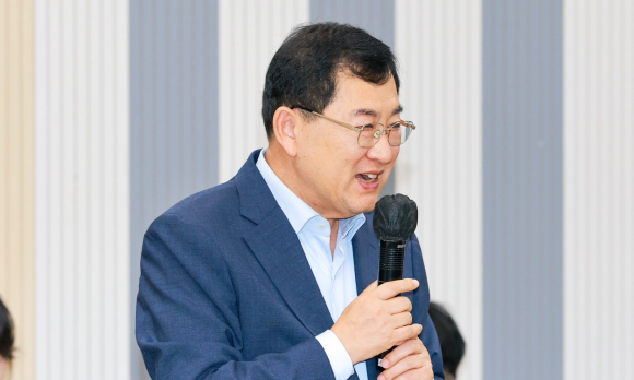 주낙영 경주시장이 16일 시청 대회의실에서 열린 경북+22 경제원팀 전략회의 경주 DAY에서 주요 현안과 협력 방안에 대해 설명하고 있다.