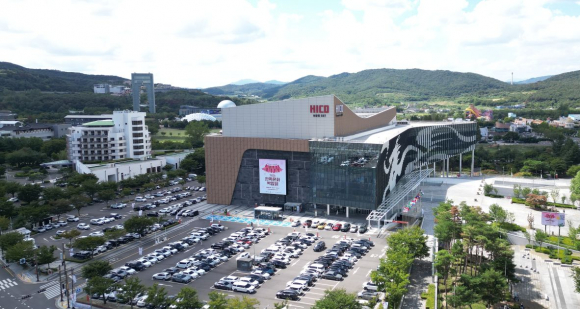 2026 세계국가유산산업전x한옥문화박람회가 열린 경주화백컨벤션센터 전경.