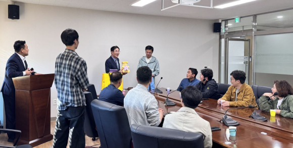 경주로온 홍보 캐릭서 설명 모습.