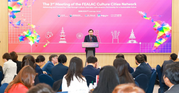 9일 경주화백컨벤션센터(HICO)에서 열린 ‘제3차 FEALAC 문화도시 네트워크 회의’에서 주낙영 경주시장이 환영사를 하고 있다.