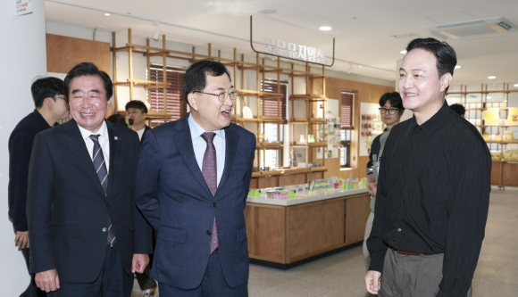 경주시는 14일 문무대왕 해양역사관 앞 광장에서 KBS 대하드라마 ‘문무’의 성공 기원 행사를 개최했다.